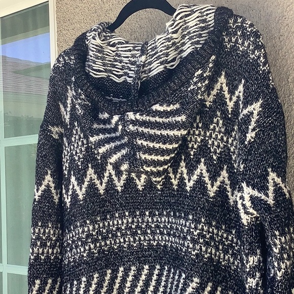 Victoria’s Secret Hoodie Sweater With Pockets - Picture 4 of 10